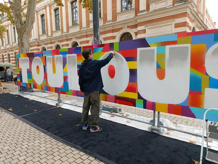 Fresque participative réalisée pour le festival Lumières sur le Quai au Quai des Savoirs en novembre 2025
Ville de Toulouse