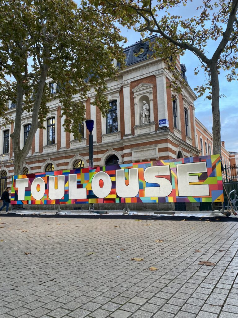 Fresque participative réalisée pour le festival Lumières sur le Quai au Quai des Savoirs en novembre 2025
Ville de Toulouse